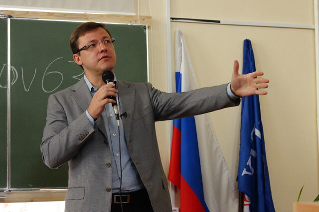 Номер один в политике Азарова