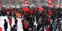 Коммунисты вывели в Тольятти к парку Победы 600 человек