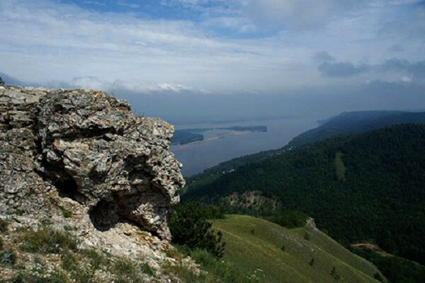 «Параллельные миры в точке их пересечения. Патриотический роман»