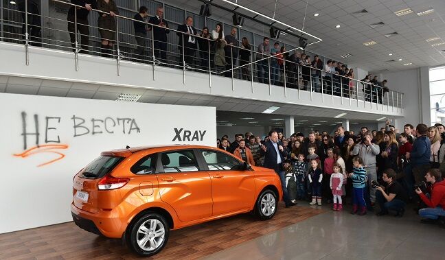 Продажи LADA XRAY стартовали по-ленински