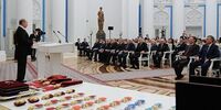 Путин вручил ордена слесарю Пушкину и советнику Хинштейну