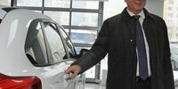 Старые иномарки губернских чиновников продаются. Но не покупаются