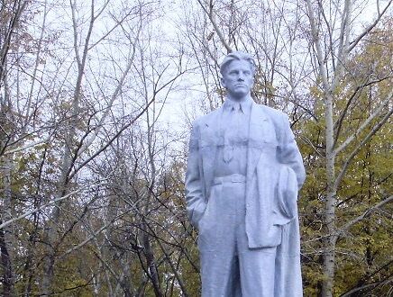 Из сквера Пушкина в сквер Маяковского