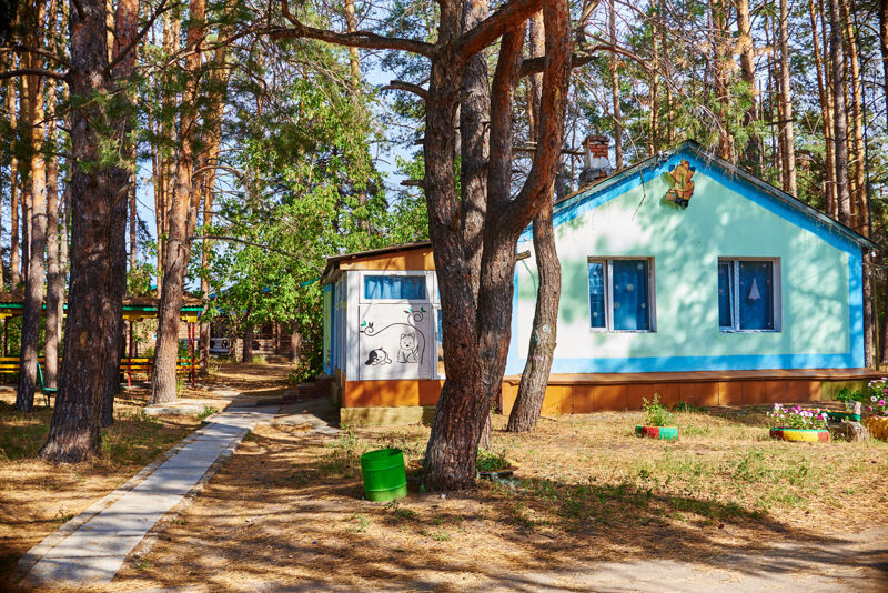 Приезжих правоохранителей содержат «как скотов»