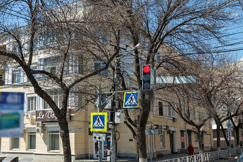 Потолки так и падают на самарских пенсионерок