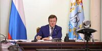 Азаров «своих не бросает»