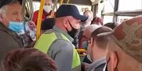 В Самаре пассажиры и правоохранители подрались из-за масочного режима