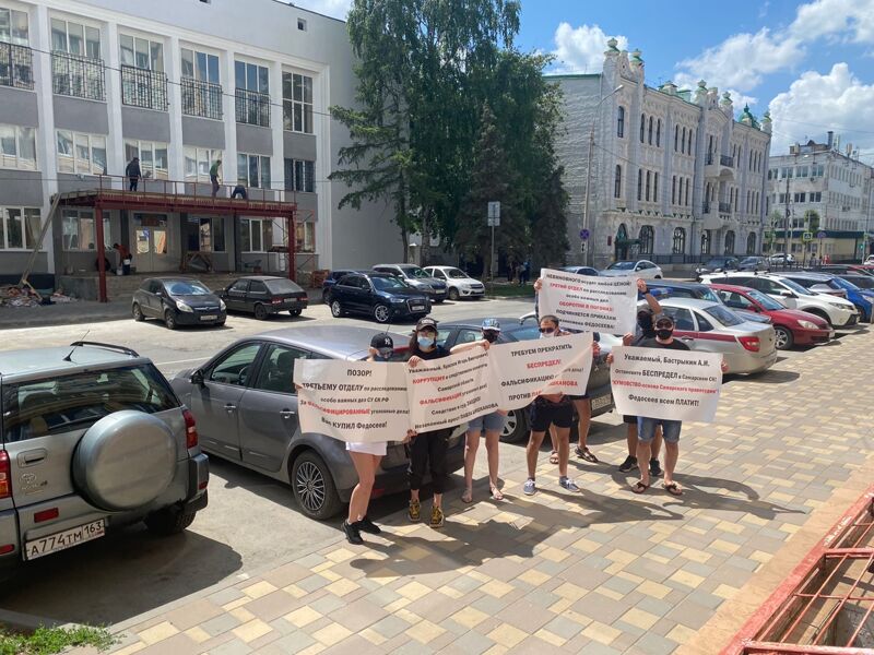 В Самаре прошел пикет в защиту экс-полицейского