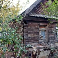 Аварийный дом, в котором жила бабушка Вера