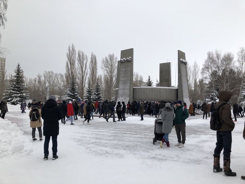 Два тольяттинца получили условные сроки за снежки в полицейских