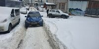 В Самаре пешеход поскользнулся на нечищенной от снега дороге и попал под машину