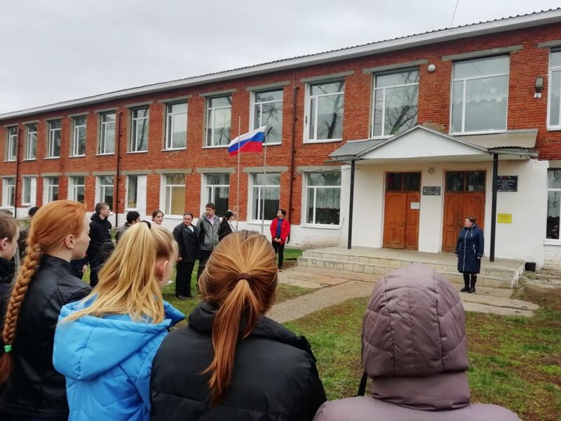 В школах Самарской области исполнение гимна и поднятие флага начнут уже в мае