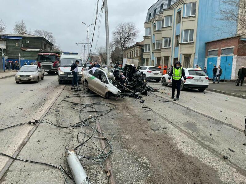 Протаранившего столб водителя проверяют на употребление веществ