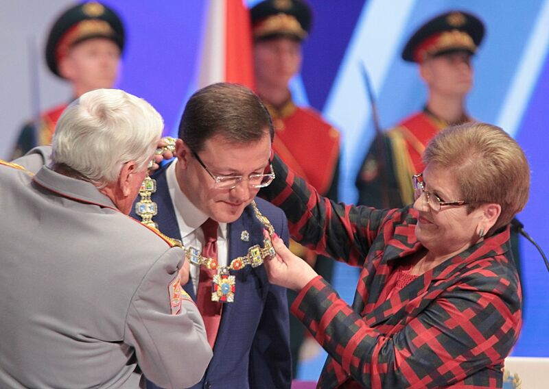 Почему бизнесмены и политики делают это