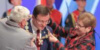 Почему бизнесмены и политики делают это