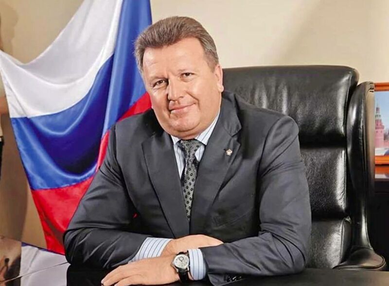Читая стихи, Хинштейн разглядывал фотографии Ефанова