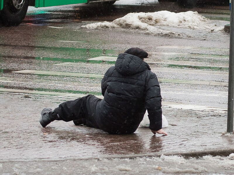 В Тольятти в пользу 71-летнего пенсионера взыскано более 55 тыс. рублей из-за падения на переходе