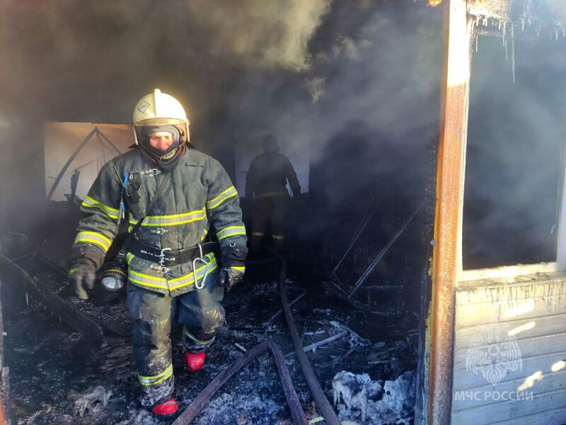 В Кинеле пожар на рынке тушили 12 часов