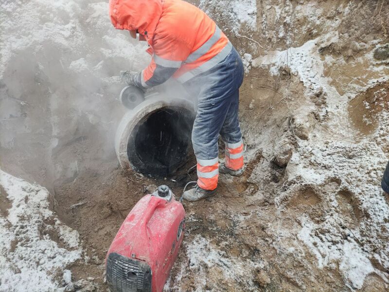 При ремонте коллектора на сухой Самарке обнаружены недоделки