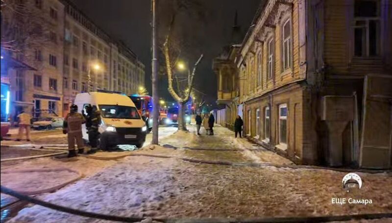 В Самаре горел дом рядом с объектом культурного наследия на ул. Самарской