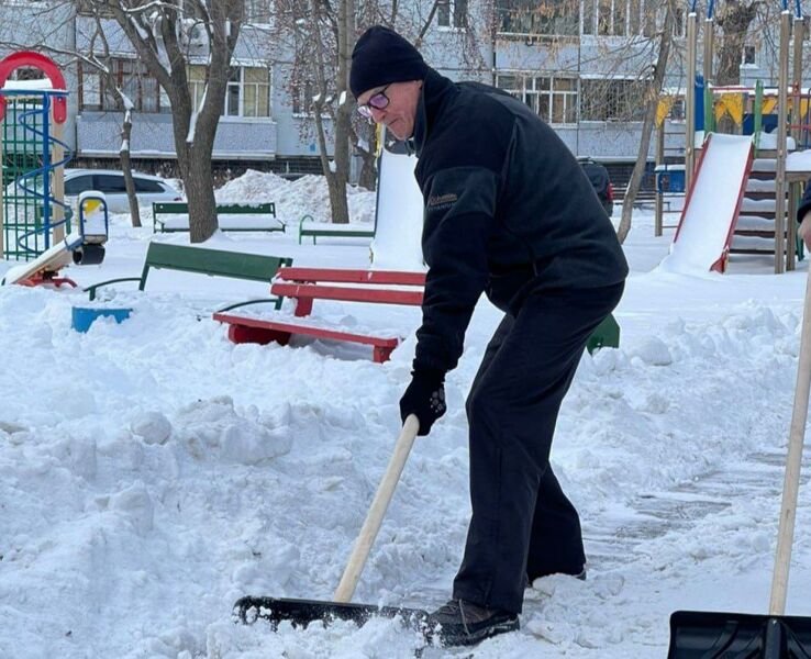 Ренц и Лапушкина до сих пор не взяли в руки лопаты