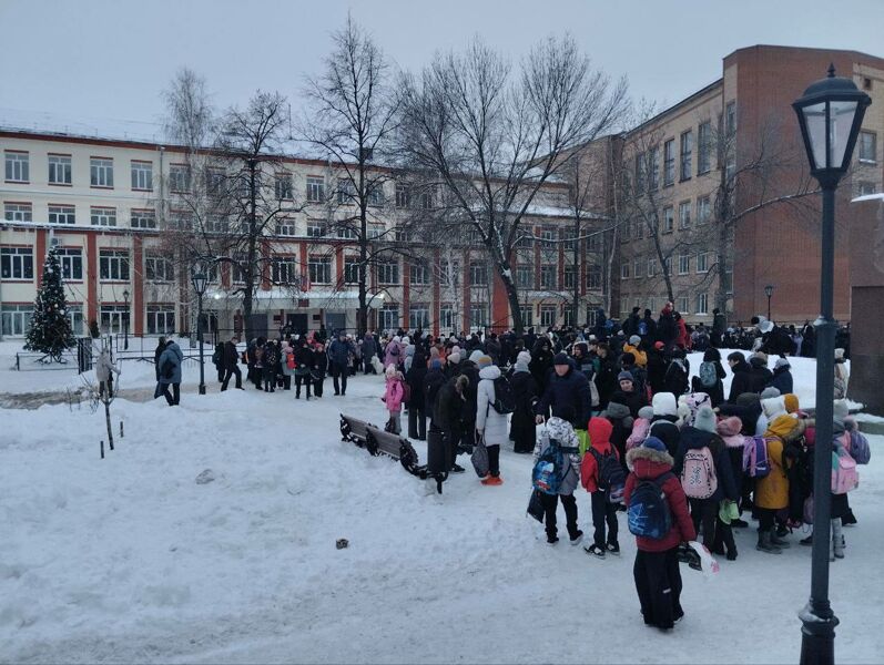 На мороз без верхней одежды