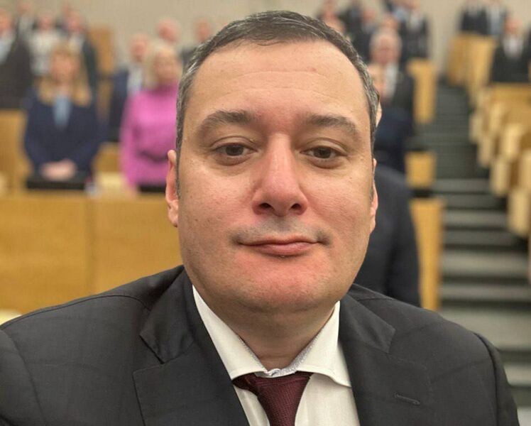 Хинштейн считает законным судебное решение об аресте за радужные серьги