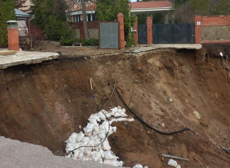 В Самаре домам на Красной Глинке угрожает оползень