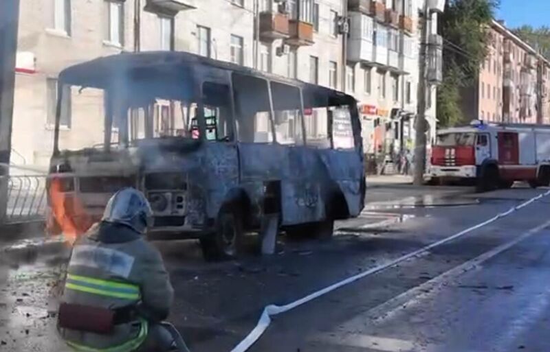 В Самаре полностью сгорел пассажирский автобус