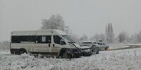 Двое девочек пострадали в ДТП с маршрутным автобусом в снегопад