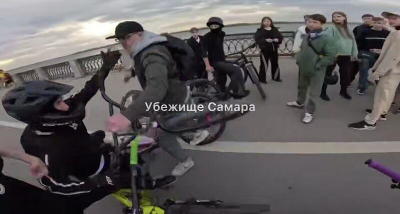 На самарской набережной мужчина избил 13-летнего подростка
