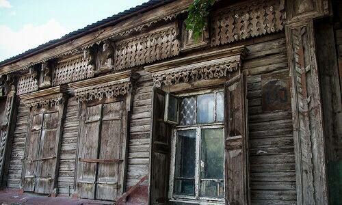 В Самаре разгорелся пожар рядом с уникальным старинным домом