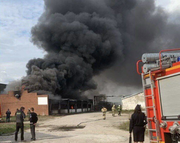 В Тольятти тушат крупный пожар