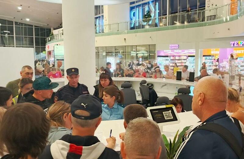 Более 300 пассажиров с детьми сутки прождали вылета рейса в Анталью из Самары