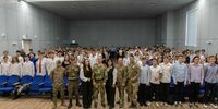 В Южном городе к участникам СВО для передачи опыта привели зал школьников