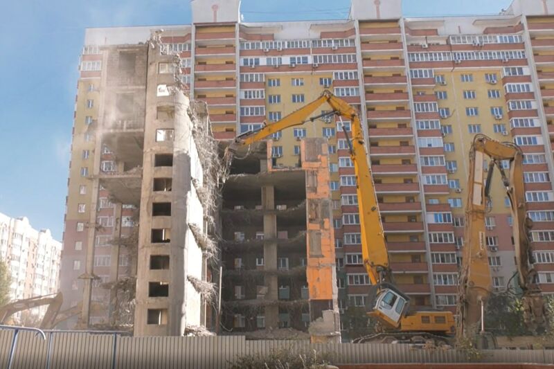 В Самаре демонтируют опасный «недострой»