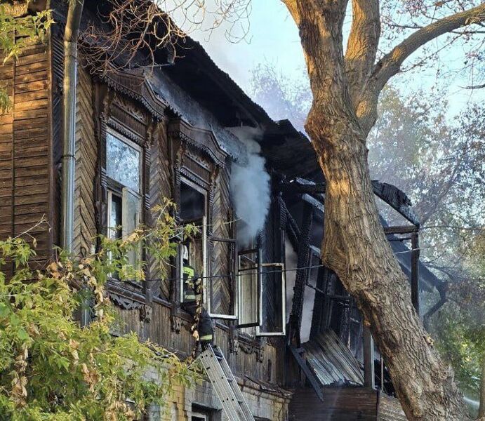 В Самаре старинную усадьбу успели спасти от огня