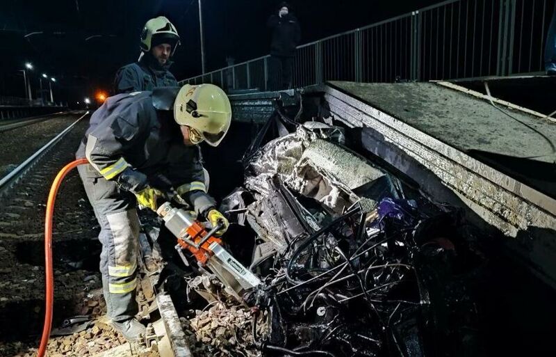 В Самарской области автомобиль «ушёл» под железнодорожную платформу