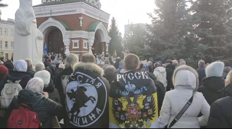 В Самаре не разрешили одиночный пикет пенсионерки, но провели многотысячное шествие РПЦ