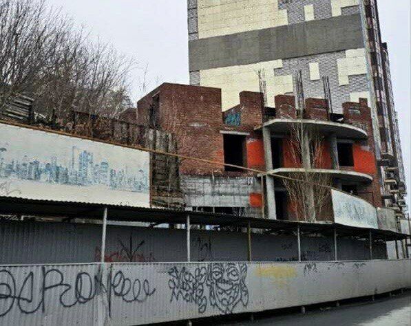 Судьбу недостроя на Горького, 131 обещают решить