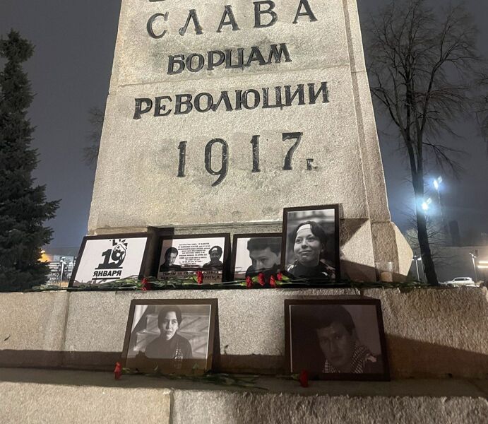 Полиция отпустила задержанных на мероприятии в память о Бабуровой и Маркелове