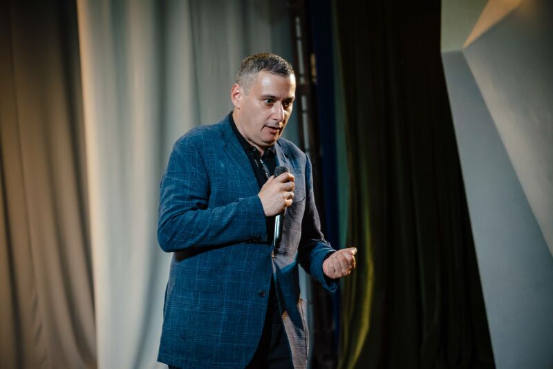 Александр Хинштейн попал в аварию