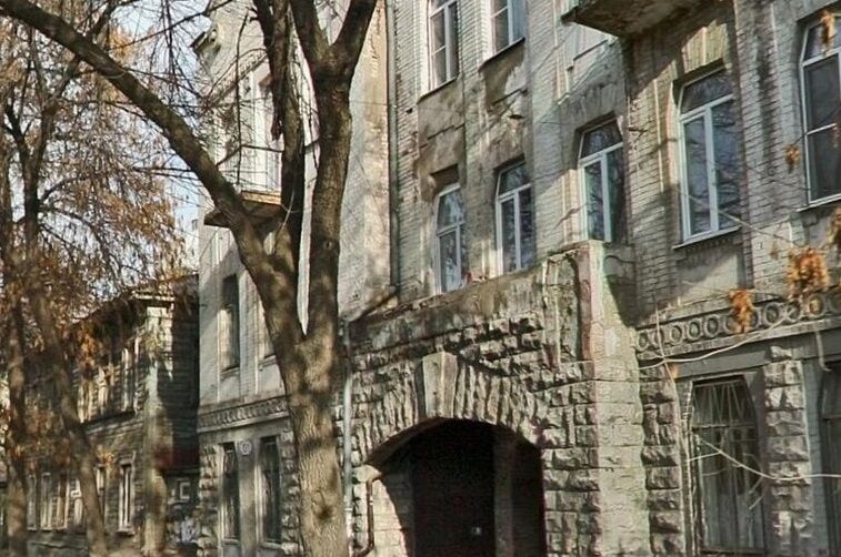 В центре Самары жители дома на ул. Фрунзе неделю живут без воды