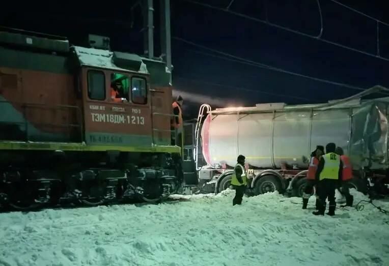 Поезд Тольятти – Москва задерживается из-за столкновения поезда с бензовозом в Мордовии