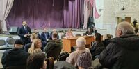 Врио министра Андрей Грачёв встретился с жителями Ягодного, которые могут остаться без жилья
