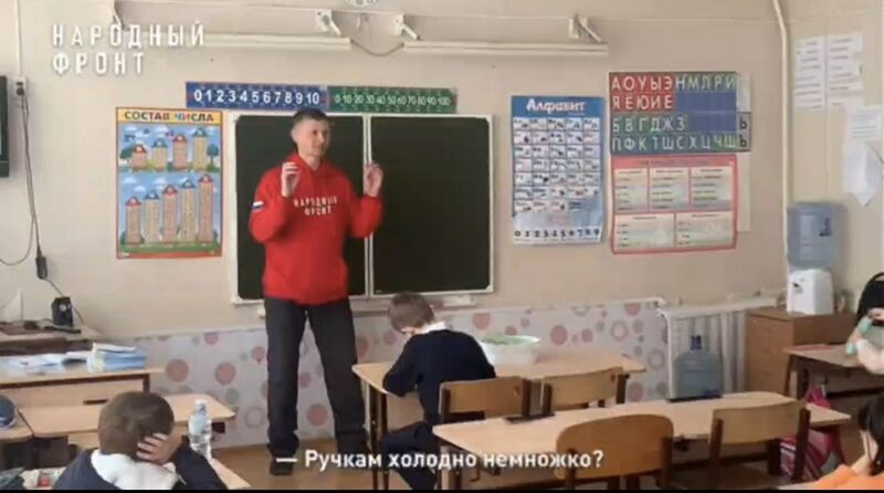 «Ручкам холодно немножко?»