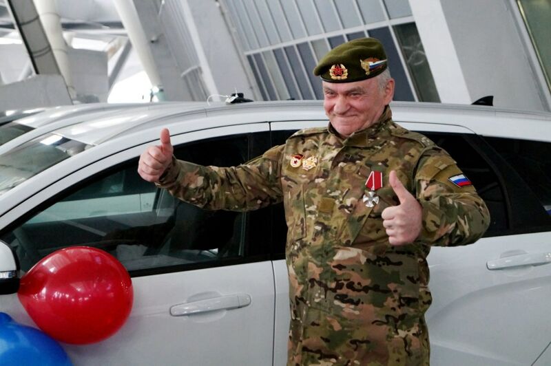 В Самарской области автомобили с ручным управлением получают единицы ветеранов СВО