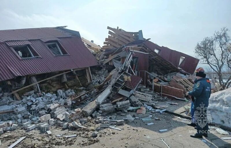 В посёлке Волжский взорвался один дом и три поблизости сгорело