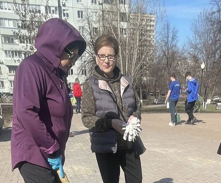 Екатерина Кузьмичёва и бревно...