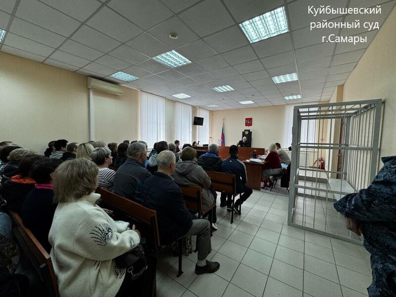 В Самаре аварийный дом отказался от «добровольной» эвакуации на задворки